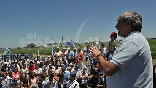 En el quinto día de paro, cientos de productores se manifestaron frente a la empresa Cargill, en la localidad santafesina de Alvear.