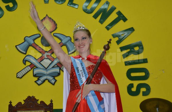 Yanina Brussa es la nueva soberana de Bomberos El Trébol