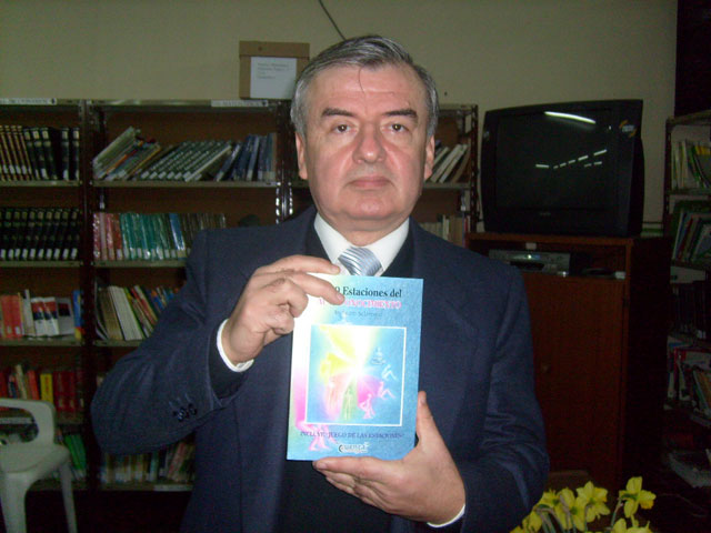 Isidro Solórzano y su primer libro