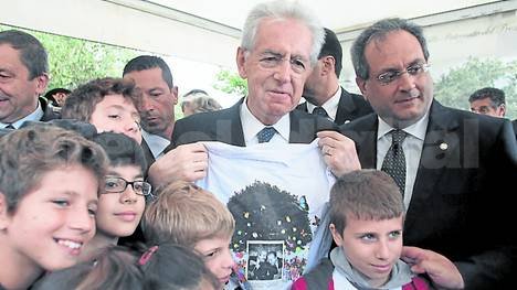 A 20 años de la muerte de Giovanni Falcone, símbolo de la lucha contra el crimen organizado, el premier Monti llamó a combatir las mafias.