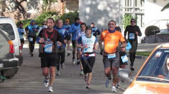 Maratonistas de El Trébol corrieron los 42 Km. en la ciudad de Rosario
