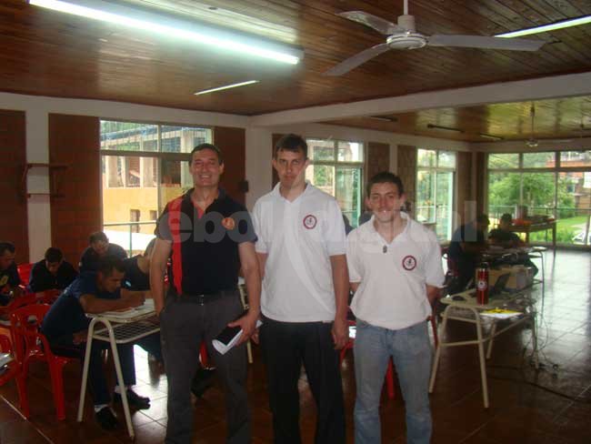 Bomberos de El Trébol disertaron en Misiones