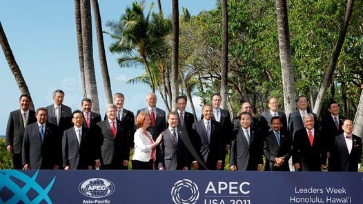 El presidente de EE.UU. puso fin a la costumbre por la cual los mandatarios que participan de la cumbre de la APEC posaban vestidos con atuendos tradicionales.