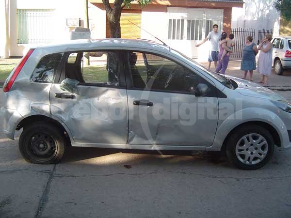 Chocaron un auto y una moto