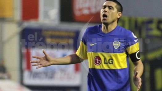 El enganche sufre un desgarro de grado I en el isquiotibial izquierdo. Esta mañana, trotó en la cancha auxiliar del predio de Casa Amarilla.