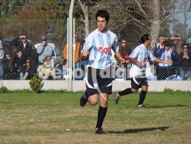 Trebolense ganó y es puntero