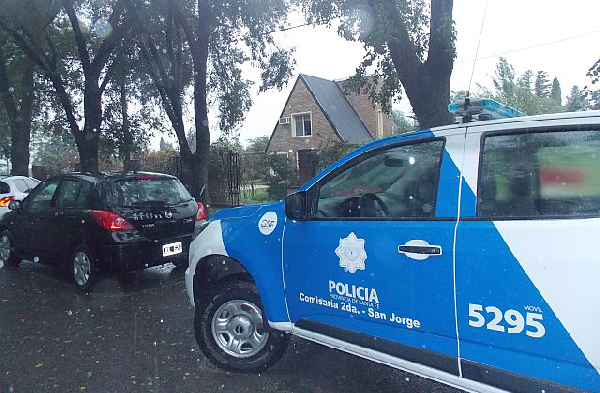 La policia busca pistas en el lugar del hecho