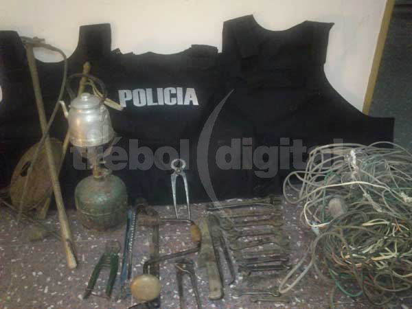 Sorprendieron in fraganti a dos sujetos robando en un campo