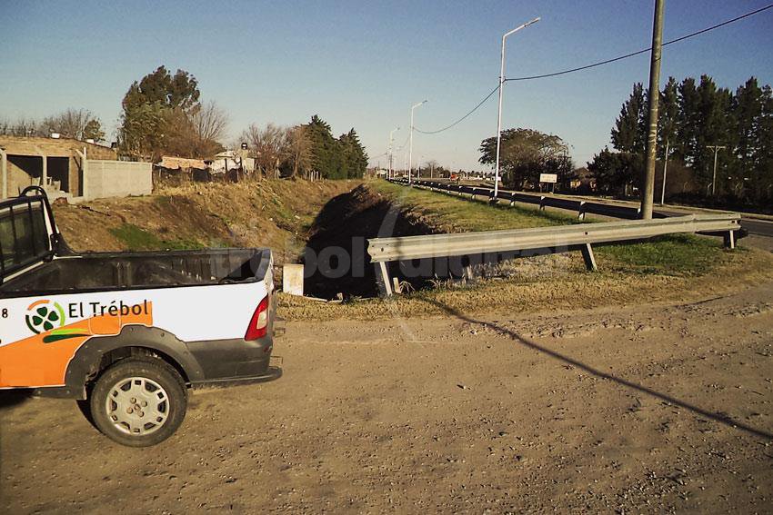 Limpian el Canal 12 de Octubre