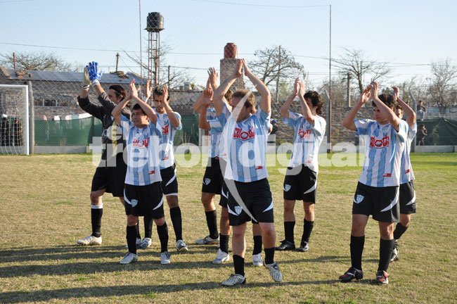 Trebolense ganó y es puntero