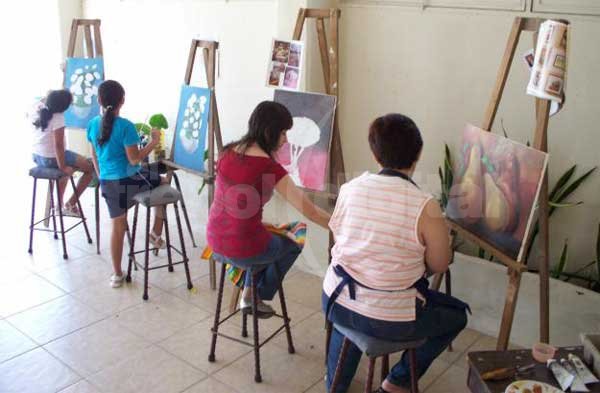 Exposición de trabajos y pinturas
