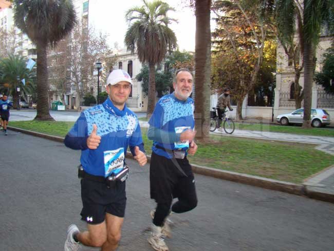 Maratonistas de El Trébol corrieron los 42 Km. en la ciudad de Rosario