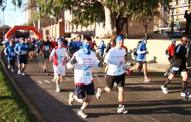 Maratonistas de El Trébol corrieron los 42 Km. en la ciudad de Rosario