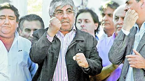 Esta mañana, integrantes del gremio de Hugo Moyano impidieron el trabajo en plantas del Correo Argentino en varios puntos del país.