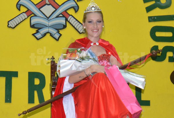 Yanina Brussa es la nueva soberana de Bomberos El Trébol