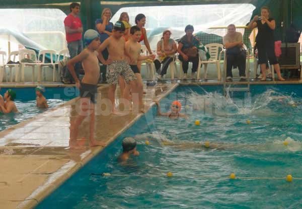 Exitoso torneo de natación invernal