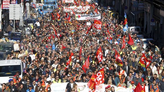 Hubo enfrentamientos con la policía en algunas ciudades. Casi medio millón de manifestantes participan en marchas.