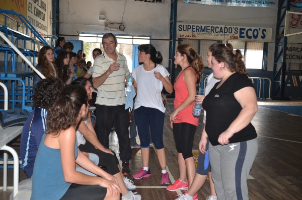 Jornada deportiva de Básquet