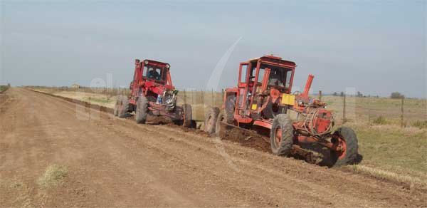 Se trabaja en caminos rurales