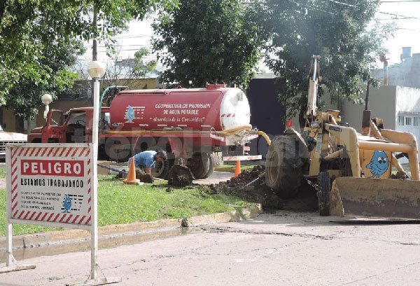 Trabajos frente a las oficinas de la Cooperativa