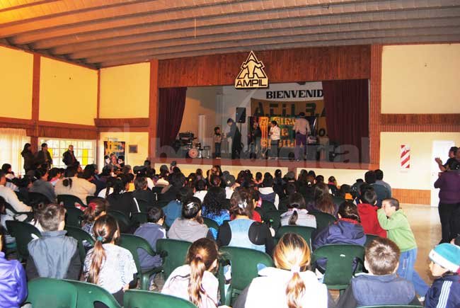 Multitudinario Día del Niño en AMPIL