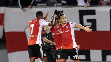 El local se impuso por 1-0 en el Monumental con un gol de Teo Gutiérrez tras un grosero error del arquero Sosa.