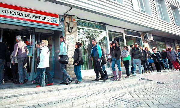 Por primera vez en su historia, la desocupación llegó al 27,1%, la tasa más alta de la Unión Europea.