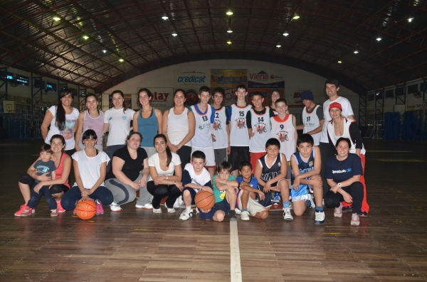 Jornada deportiva de Básquet