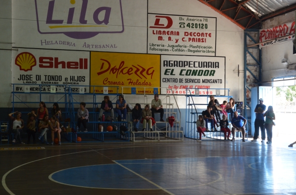 Jornada deportiva de Básquet