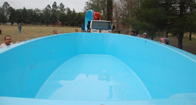 Llegaron las piscinas al predio de AMPIL
