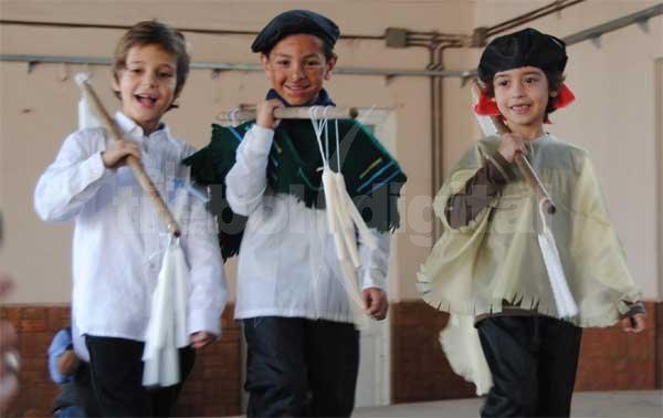 La Escuela Laprida emuló el 25 de mayo