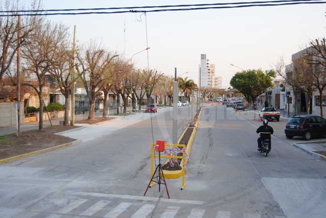Colocan la nueva iluminación en el Boulevard
