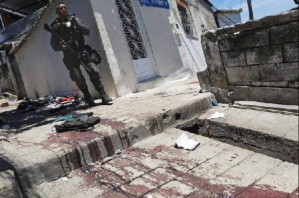 Ola de ataques coordinados contra las comisarías de las favelas