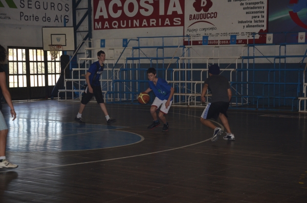 Jornada deportiva de Básquet