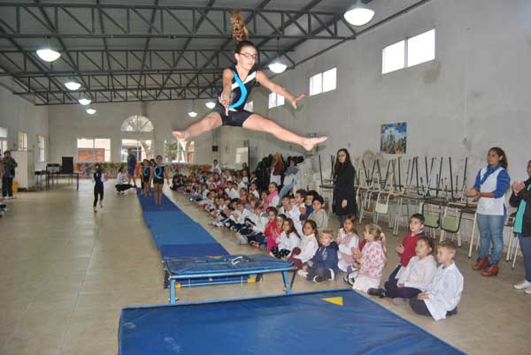 La gimnasia de Trebolense llegó a las escuelas