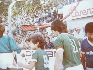 AQUEL GRAN 9 - Rubén entrando a la cancha. 