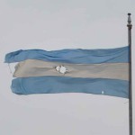 LAMENTABLE: Tiro al blanco a nuestra bandera