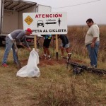 Roban carteles en Ruta 40 S