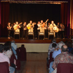 Los Puesteros y el Coro juntos en el Cervantes