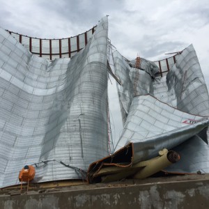 DAÑOS EN LA ACEITERA - Los silos derruídos. 