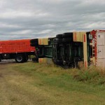La fuerte tormenta provocó el vuelco de un camión