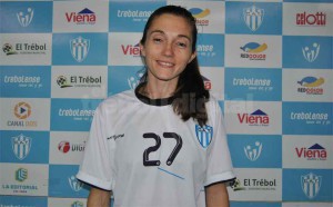 CON SUS COLORES - Lucía en celeste y blanco. 