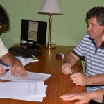 Almada firmó el convenio para el pavimento del Area Industrial