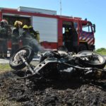 Otra vez casi se mata a bordo de su moto
