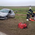Se le cruzó un perro y lo salvó el guard raill