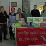 La peña «Dale Rojo» realizó una donación al comedor de la Escuela Belgrano