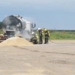 OBRADOR DE RUTA 13 – Tomó fuego un camión de pavimento