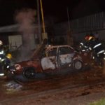 Paseaban en su coche cuando rápidamente tomó fuego