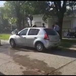 VIDEO – Un vehículo tomó fuego en calle Buenos Aires al 700