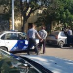 Balean un auto y habría mucha droga en su interior